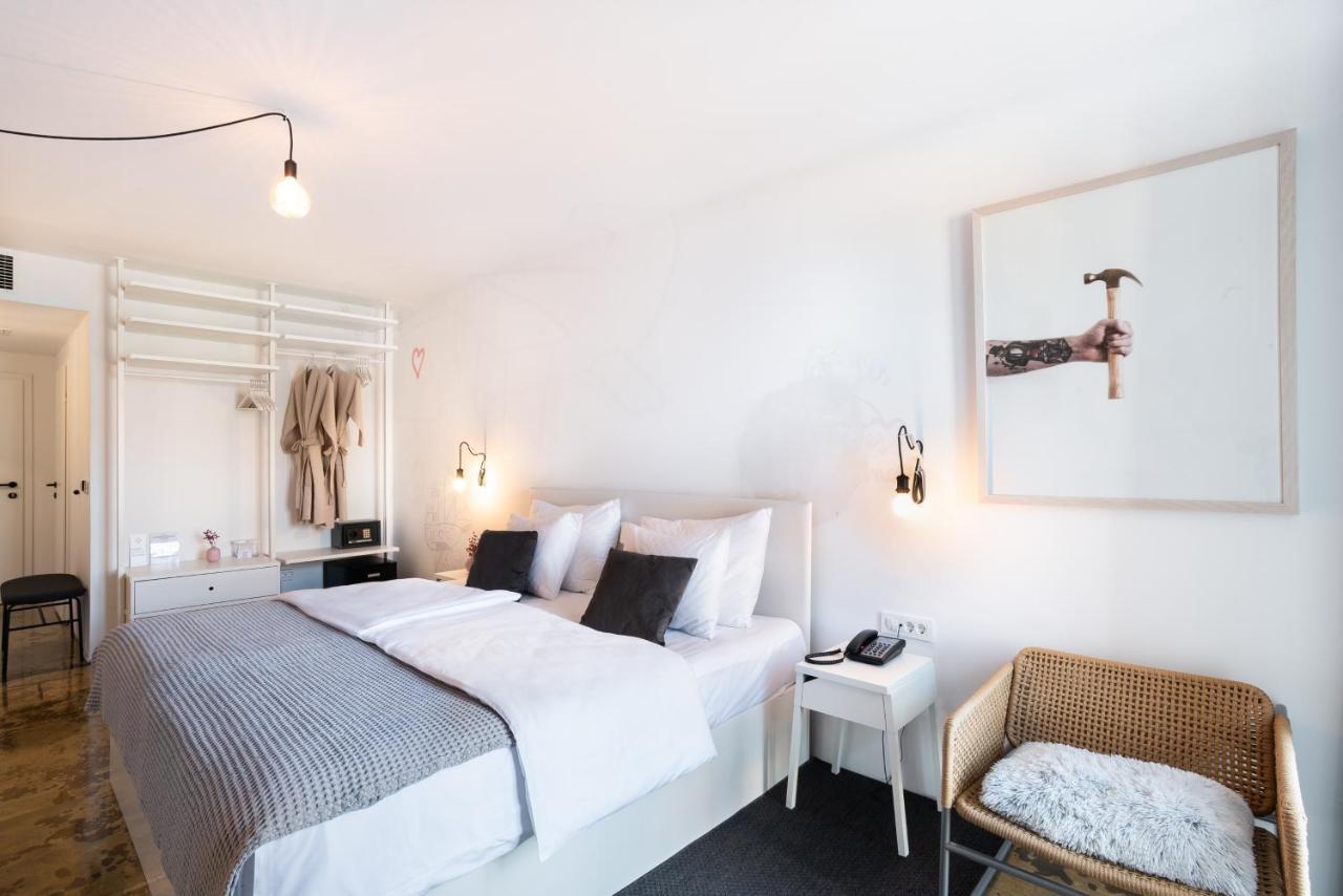Deluxe Doppelzimmer mit Balkon und teilweisem Meerblick