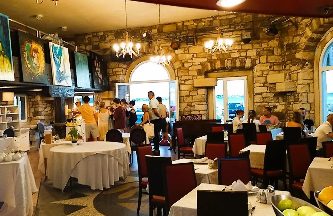 Piranart Boutique Hotel & More-1